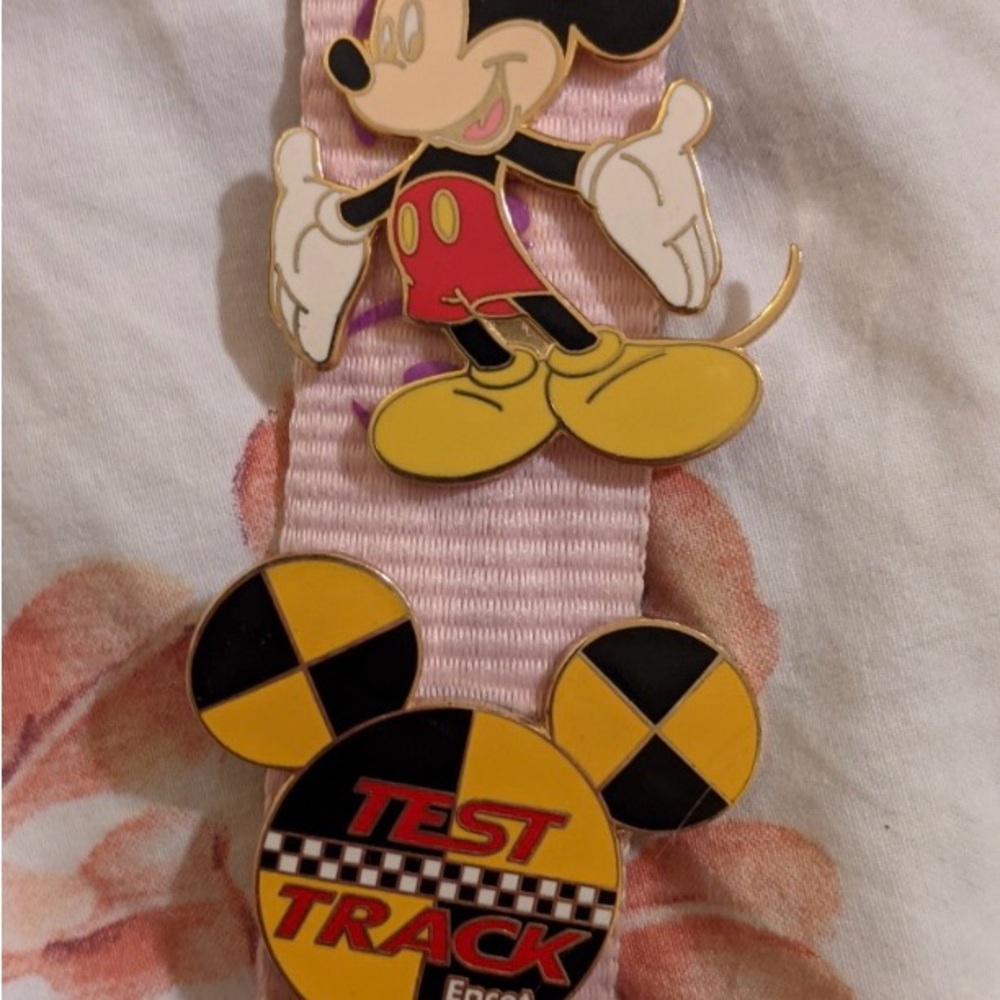 Vintage Disney World pin collection & lanyard - Picture 8 of 13